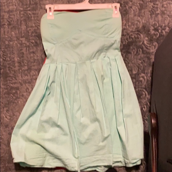 3 Lightweight strapless summer dresses - Picture 3 of 4